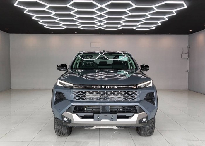 2026 TOYOTA HILUX TRAVO OVERLAND 2.8 4WD AT image 5