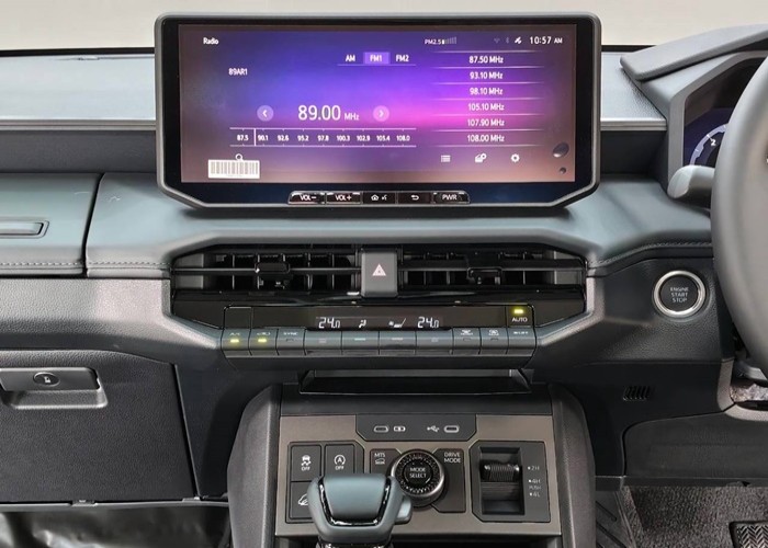 2026 TOYOTA HILUX TRAVO OVERLAND 2.8 4WD AT image 8
