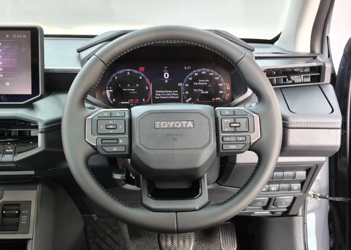 2026 TOYOTA HILUX TRAVO OVERLAND 2.8 4WD AT Gray image 9