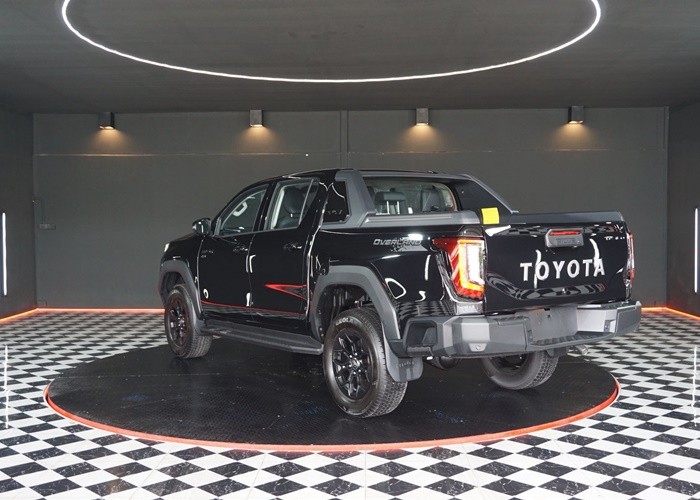 2026 TOYOTA HILUX TRAVO OVERLAND 2.8 2WD AT Black image 7
