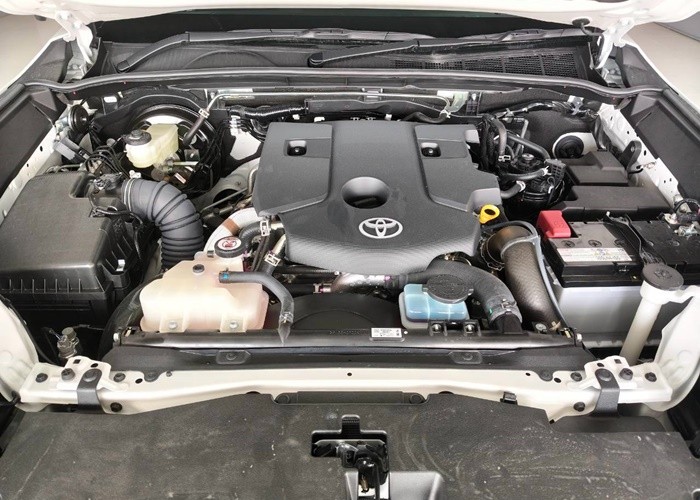 2026 TOYOTA HILUX TRAVO OVERLAND 2.8 2WD AT White image 17