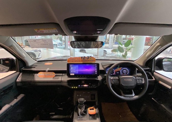 2026 TOYOTA HILUX TRAVO OVERLAND 2.8 2WD AT image 5