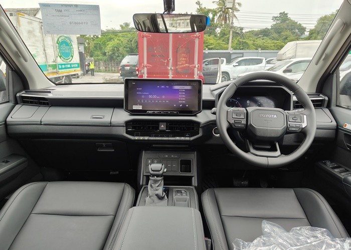 2026 TOYOTA HILUX TRAVO OVERLAND 2.8 2WD AT image 11