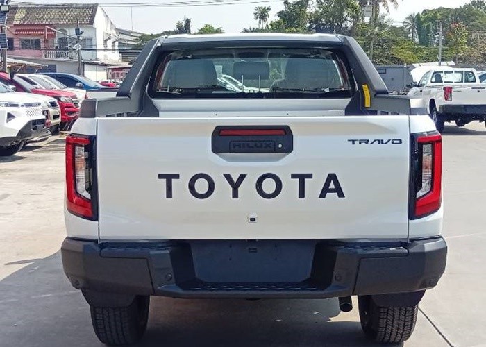 2026 TOYOTA HILUX TRAVO OVERLAND 2.8 2WD AT White image 5