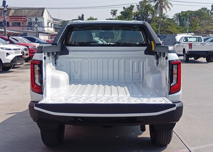 2026 TOYOTA HILUX TRAVO OVERLAND 2.8 2WD AT White image 6