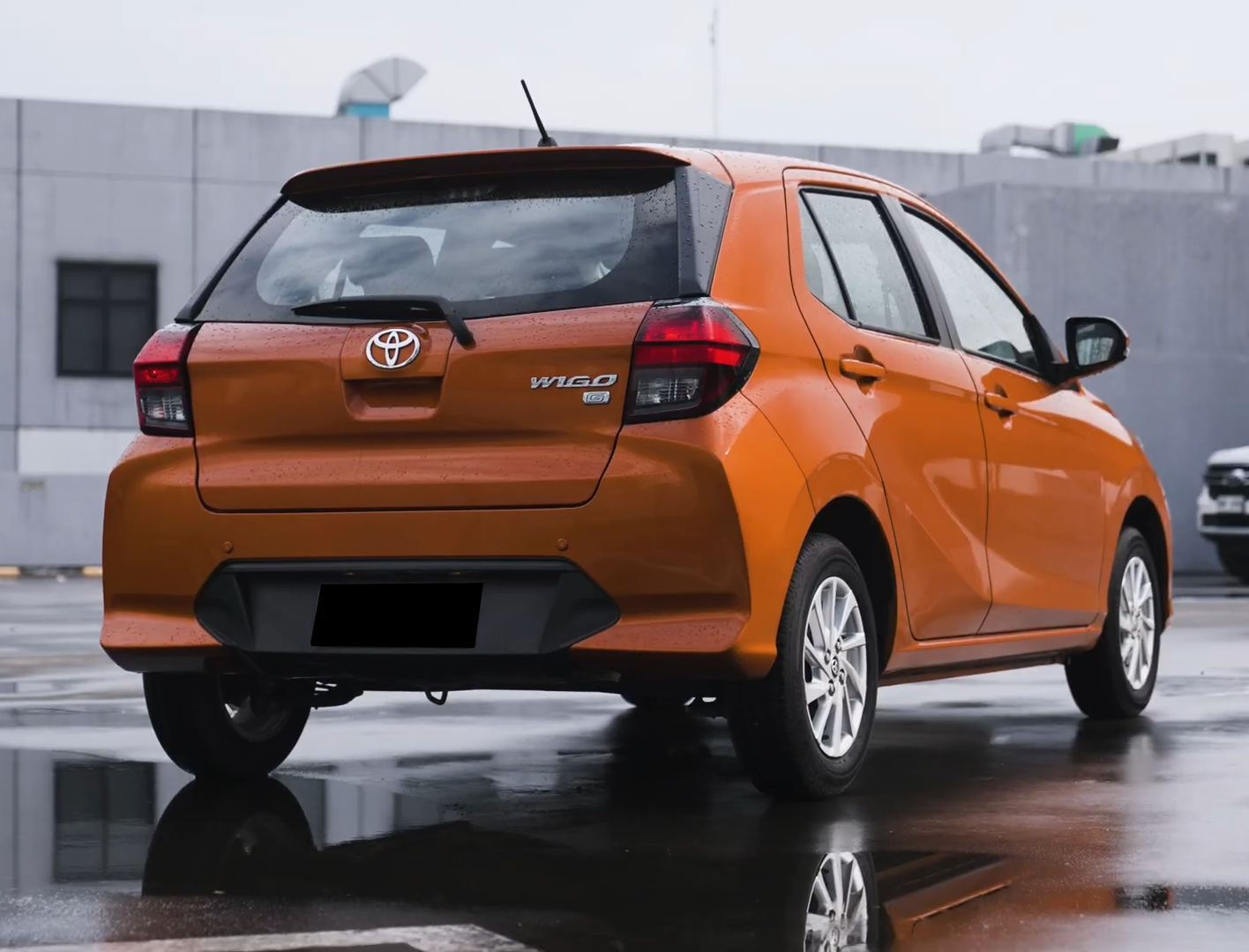 2027 TOYOTA WIGO HATCHBACK G 1.0 2WD CVT Orange image 5