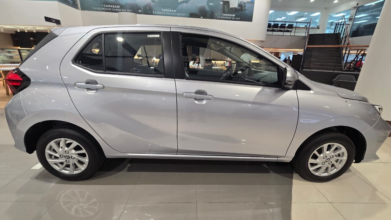2027 TOYOTA WIGO HATCHBACK G 1.0 2WD CVT Silver image 6