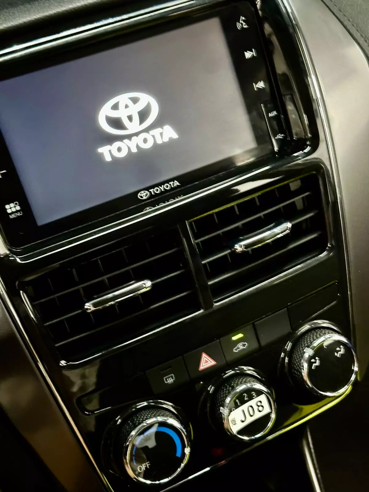 2027 TOYOTA VIOS SEDAN XLE 1.3 2WD CVT Silver image 12