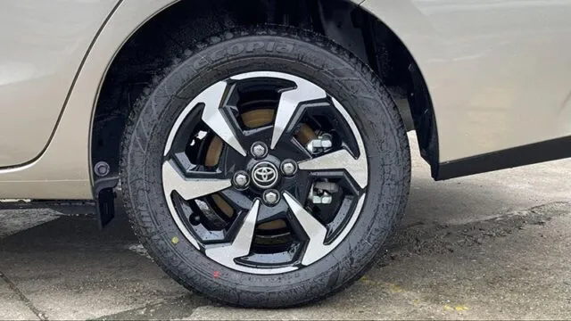 2027 TOYOTA VIOS SEDAN E 1.5 2WD MT Bronze image 8