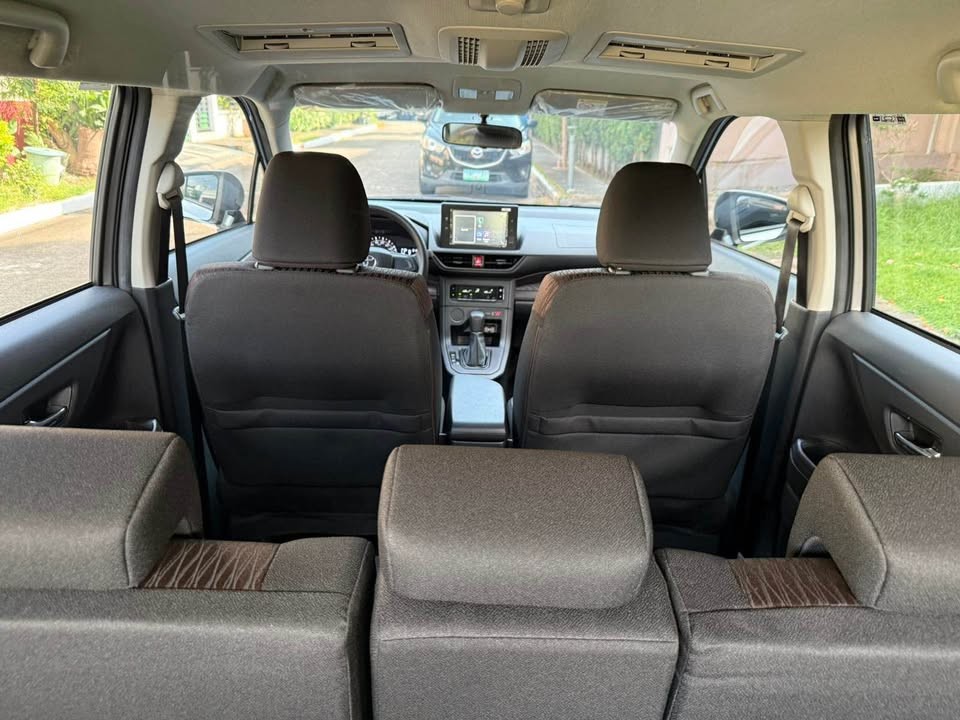 2027 TOYOTA AVANZA SUV E 1.3 2WD AT Silver image 10
