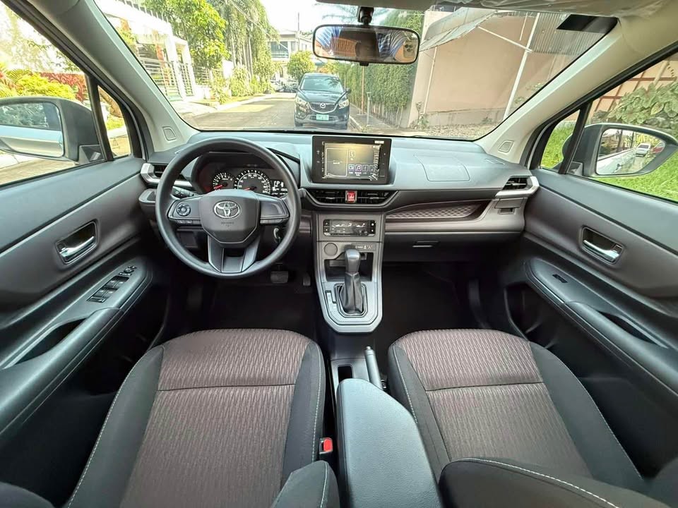 2027 TOYOTA AVANZA SUV E 1.3 2WD AT Silver image 12