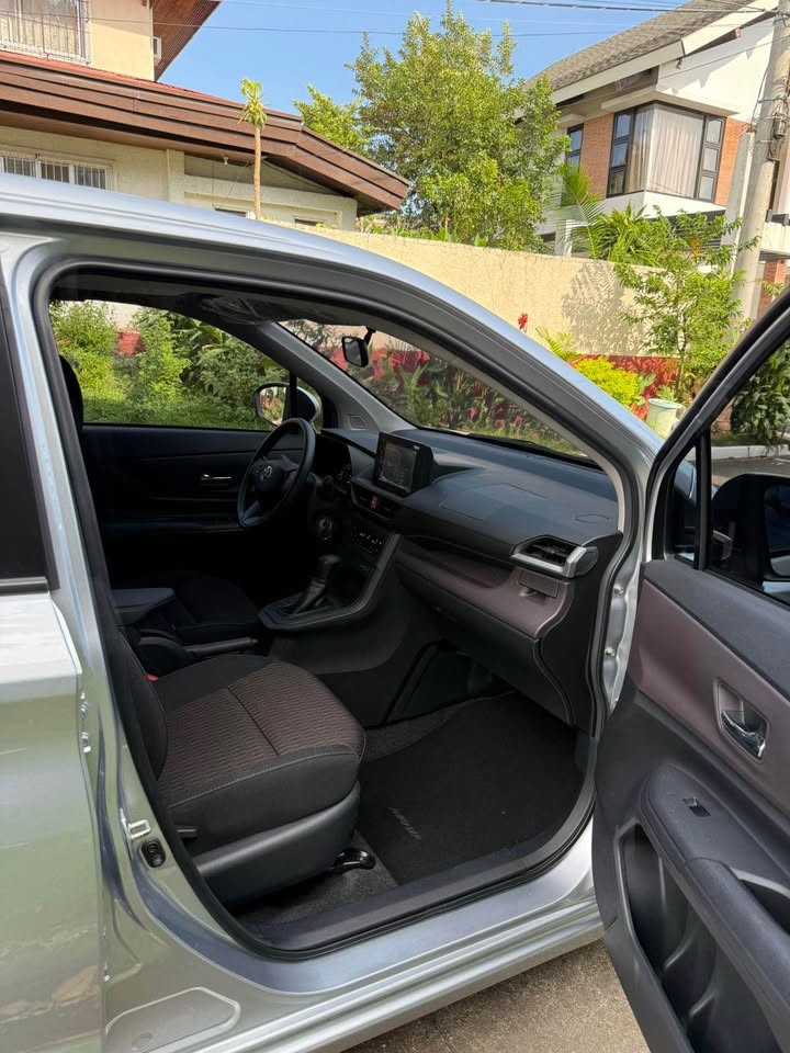2027 TOYOTA AVANZA SUV E 1.3 2WD AT Silver image 13