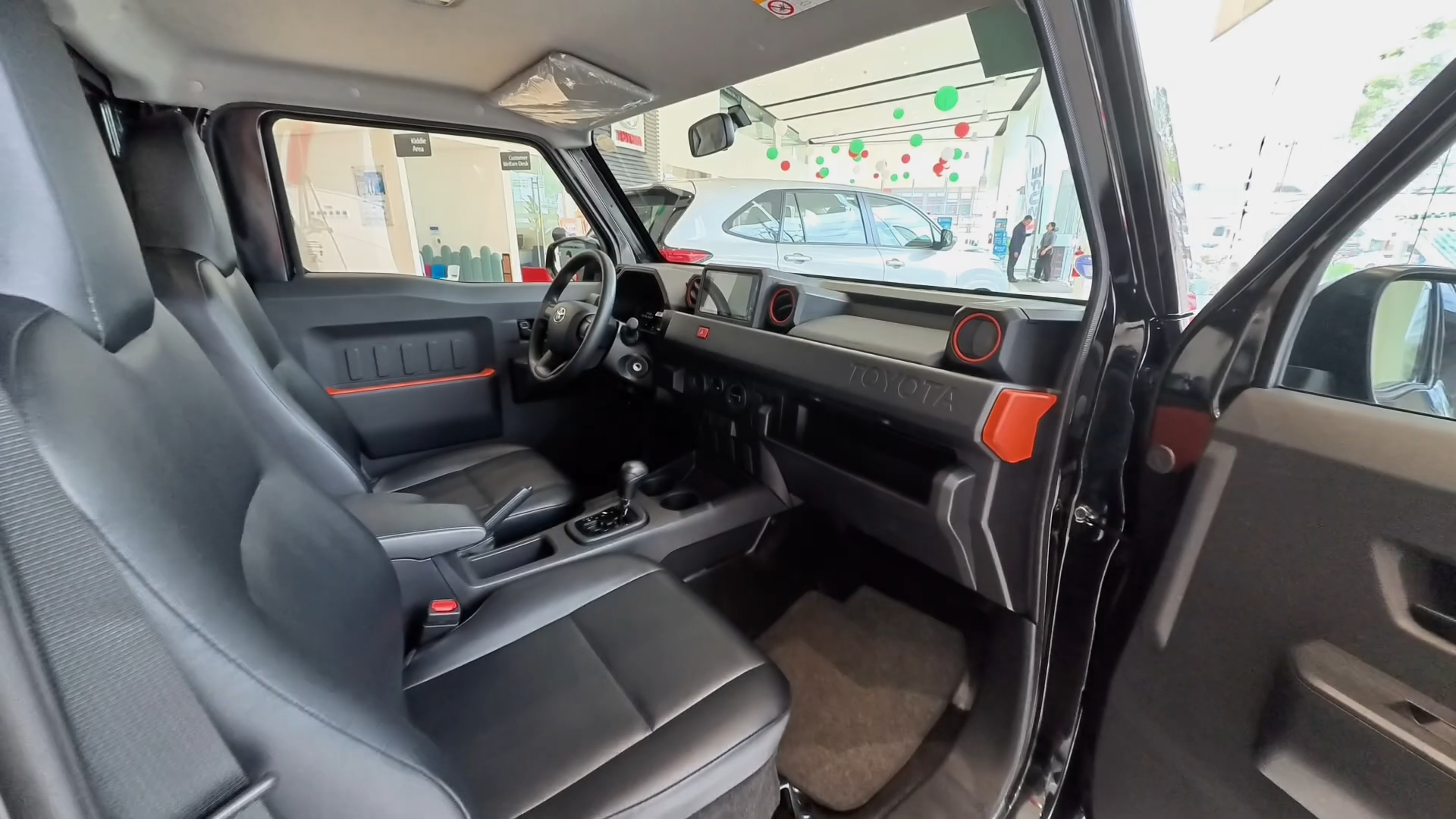 2027 TOYOTA TAMARAW SINGLE CAB GL Dropside DSL 2.4 2WD AT Black image 14