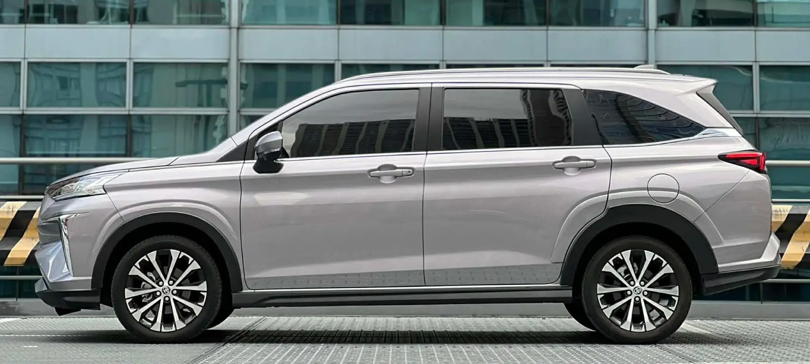 2027 TOYOTA VELOZ SUV V 1.5 2WD CVT Silver (Z-1053) image 2
