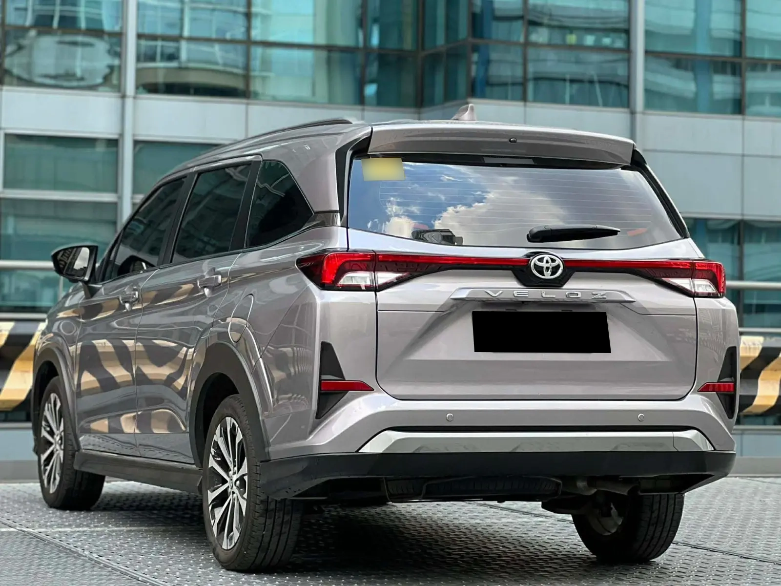 2027 TOYOTA VELOZ SUV V 1.5 2WD CVT Silver (Z-1053) image 3