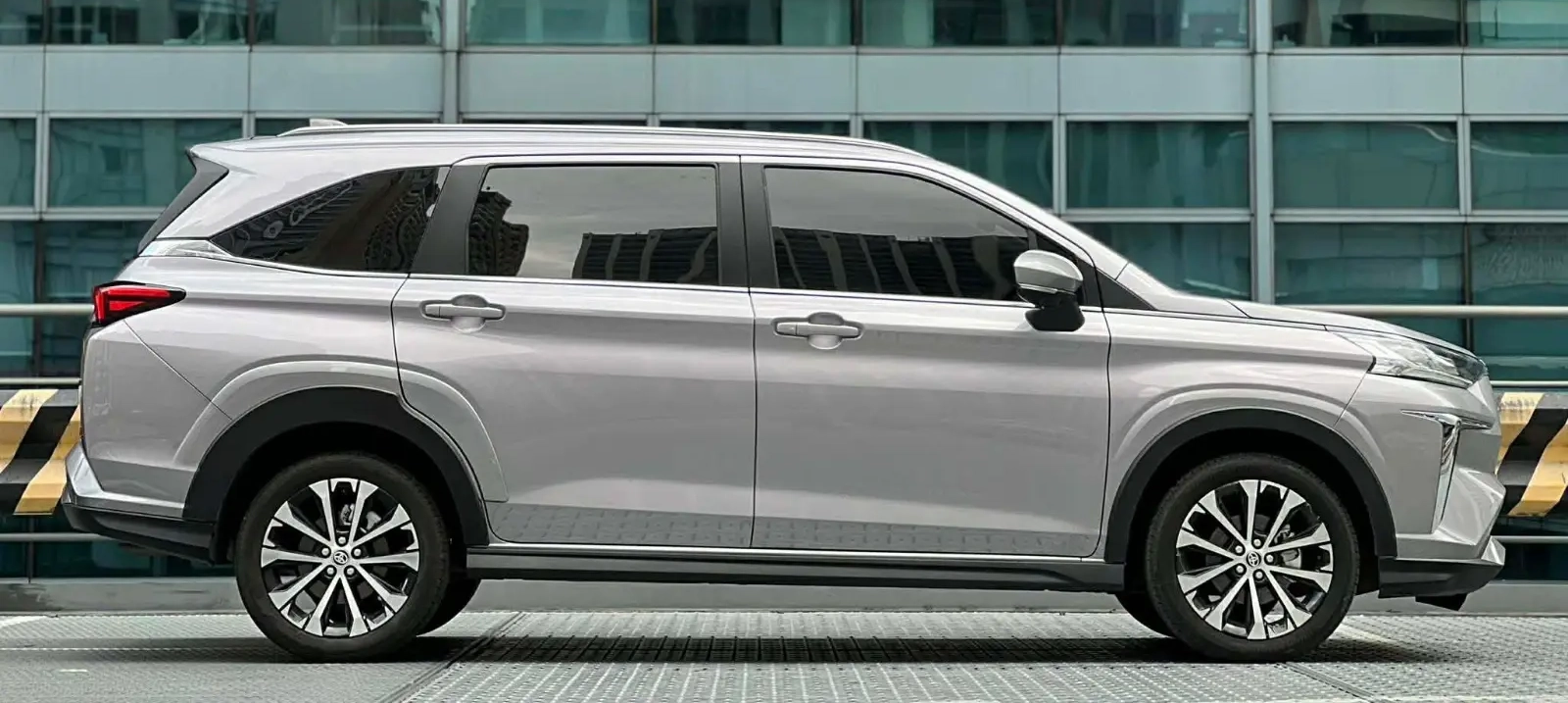 2027 TOYOTA VELOZ SUV V 1.5 2WD CVT Silver (Z-1053) image 6