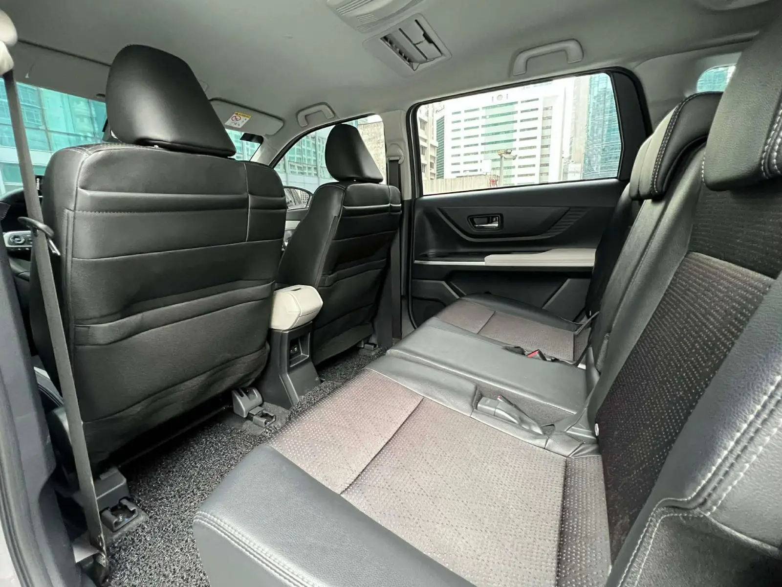 2027 TOYOTA VELOZ SUV V 1.5 2WD CVT Silver (Z-1053) image 9