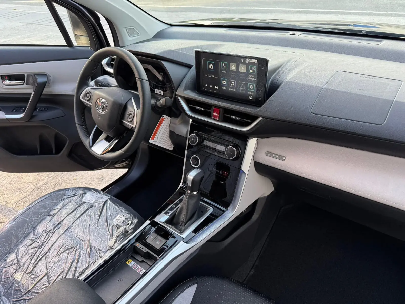 2027 TOYOTA VELOZ SUV V 1.5 2WD CVT Black image 16