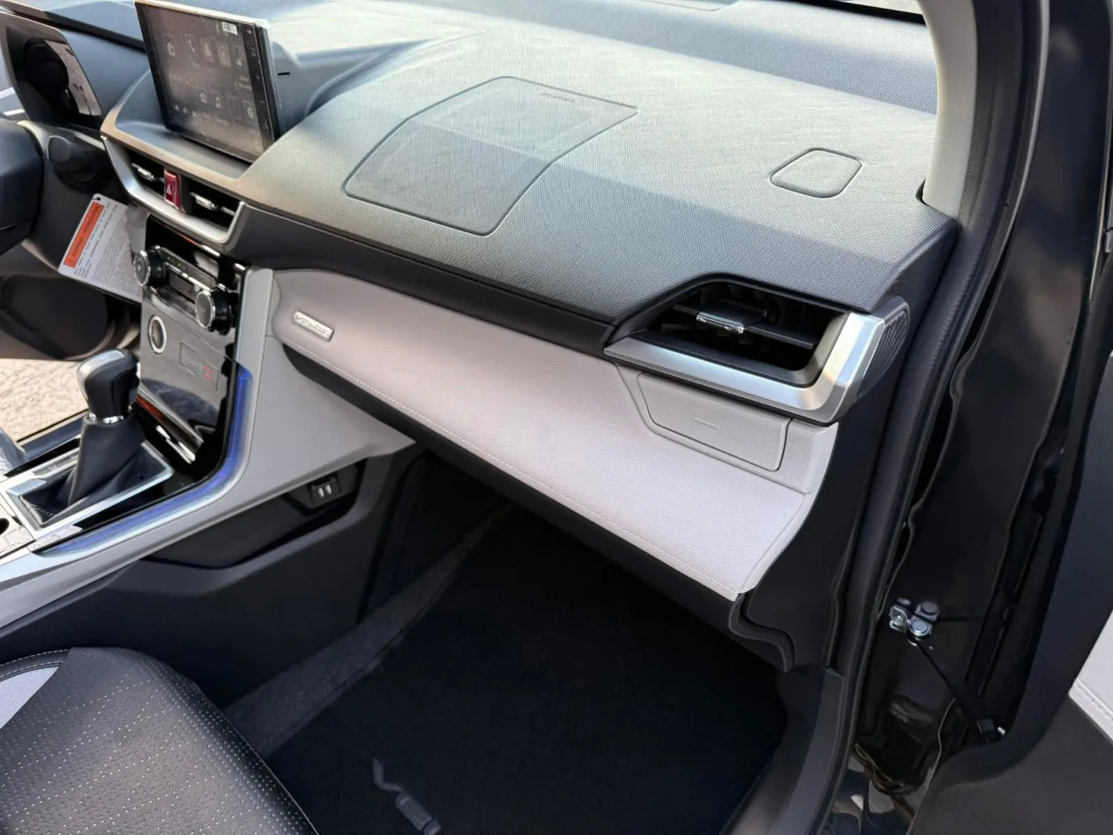 2027 TOYOTA VELOZ SUV V 1.5 2WD CVT Black image 18