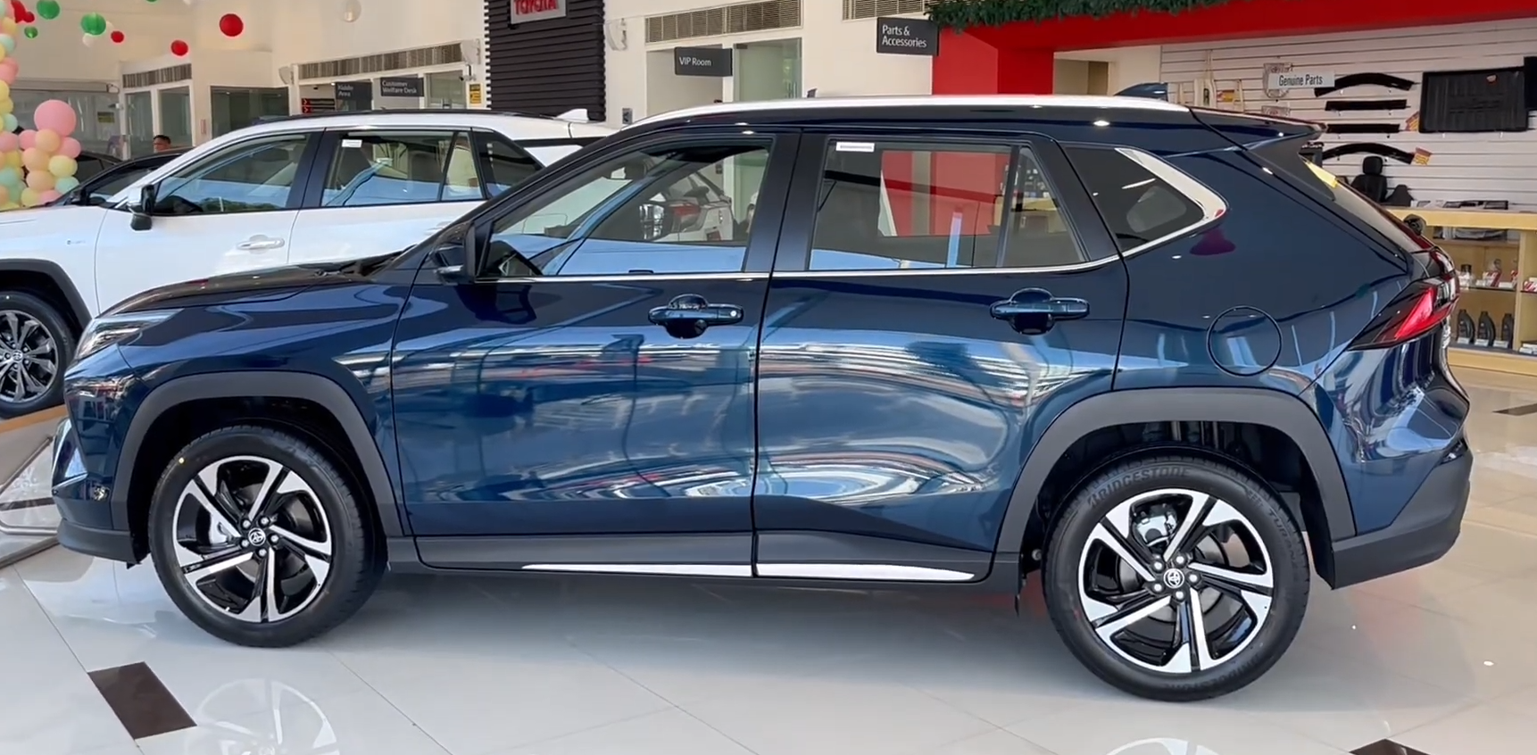 2027 TOYOTA YARIS CROSS SUV V 1.5 2WD CVT Blue image 2