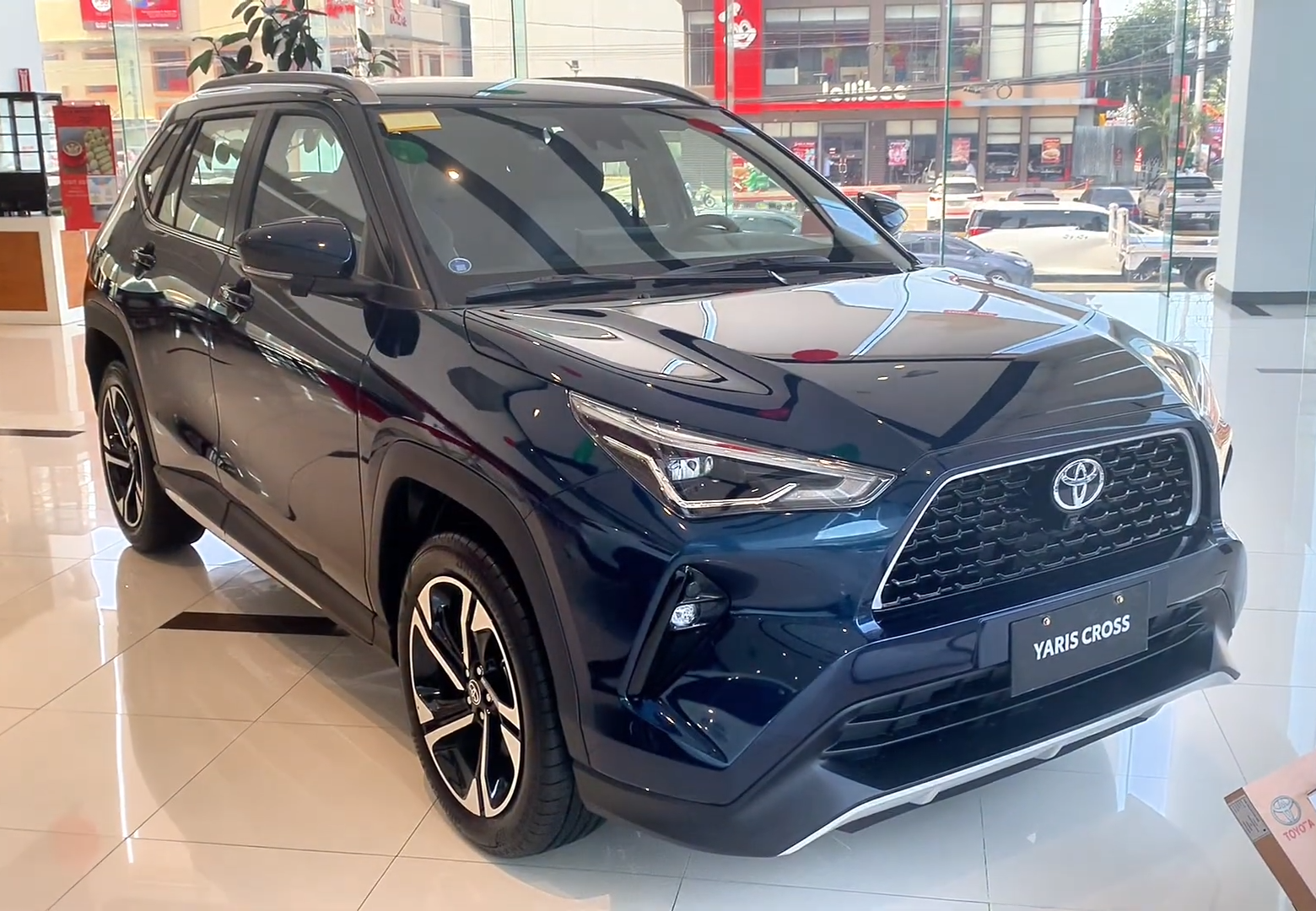 2027 TOYOTA YARIS CROSS SUV V 1.5 2WD CVT Blue image 6