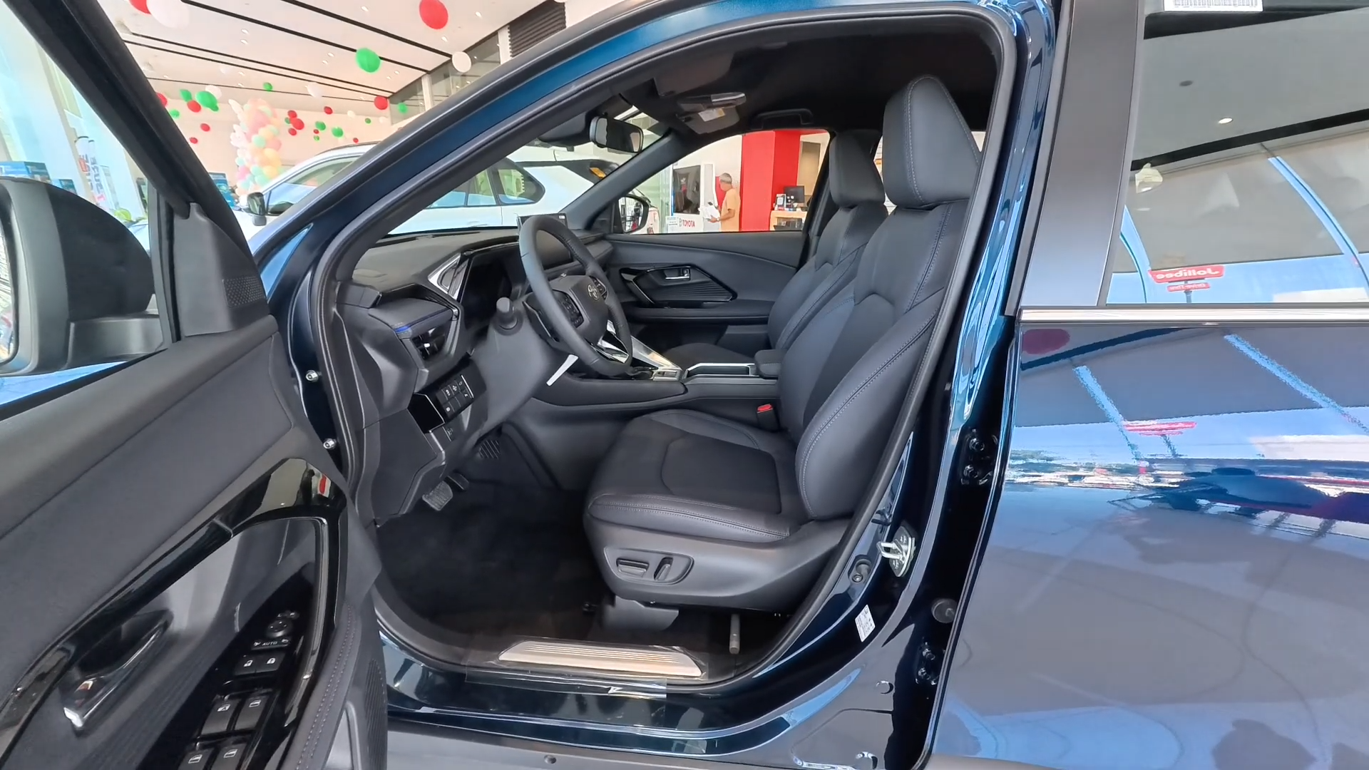 2027 TOYOTA YARIS CROSS SUV V 1.5 2WD CVT Blue image 9