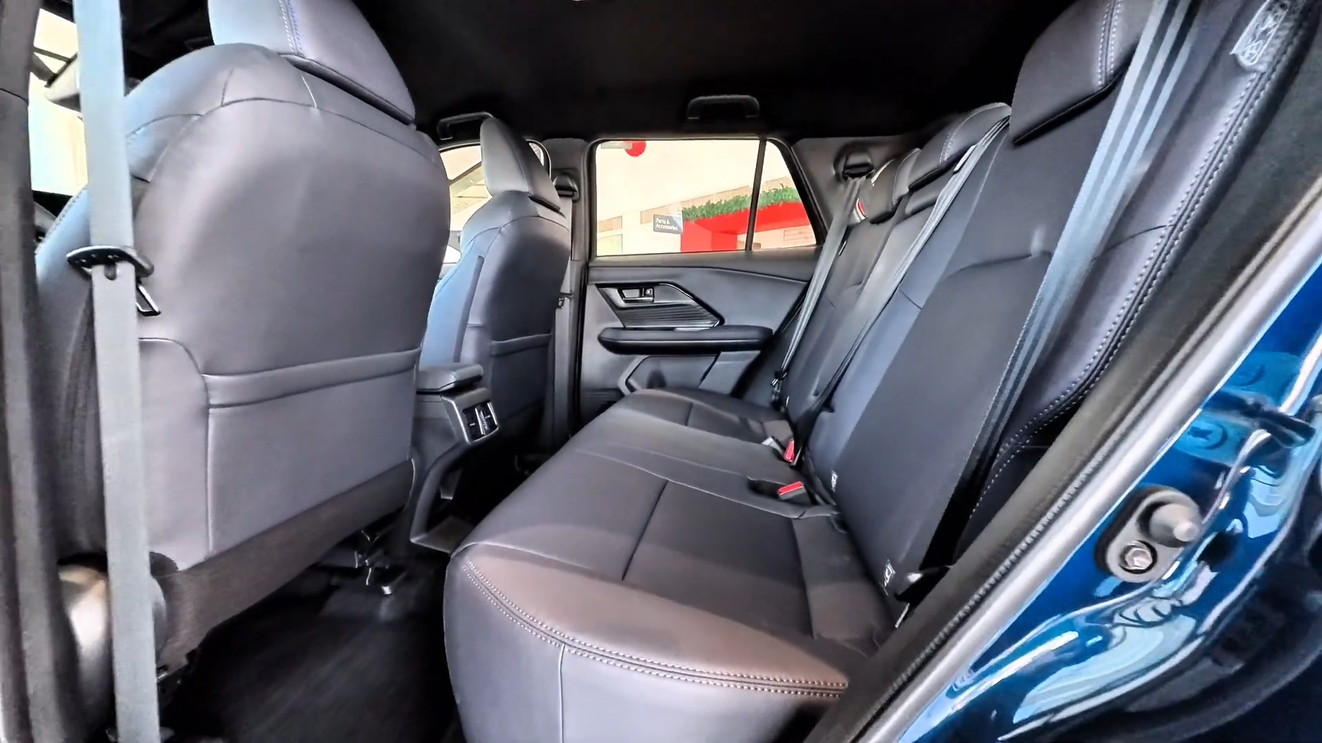 2027 TOYOTA YARIS CROSS SUV V 1.5 2WD CVT Blue image 13