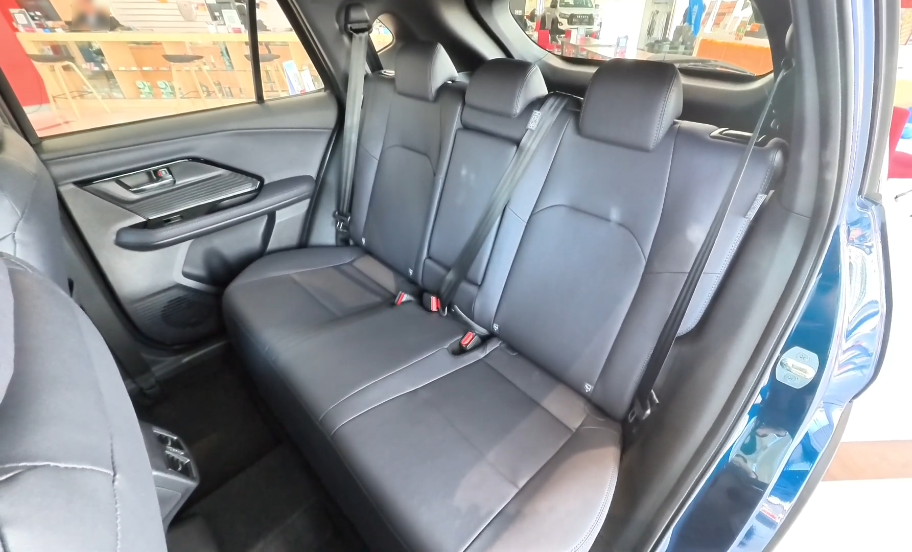2027 TOYOTA YARIS CROSS SUV V 1.5 2WD CVT Blue image 15