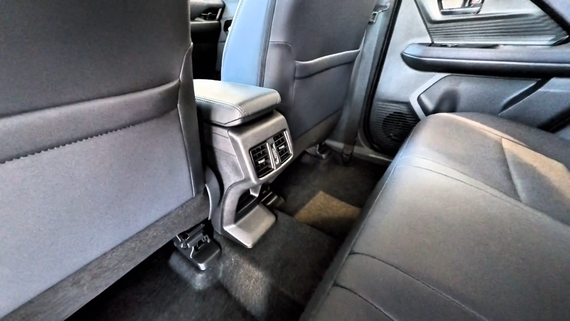 2027 TOYOTA YARIS CROSS SUV V 1.5 2WD CVT Blue image 25