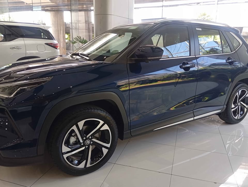 2027 TOYOTA YARIS CROSS SUV V 1.5 2WD AT Blue image 2