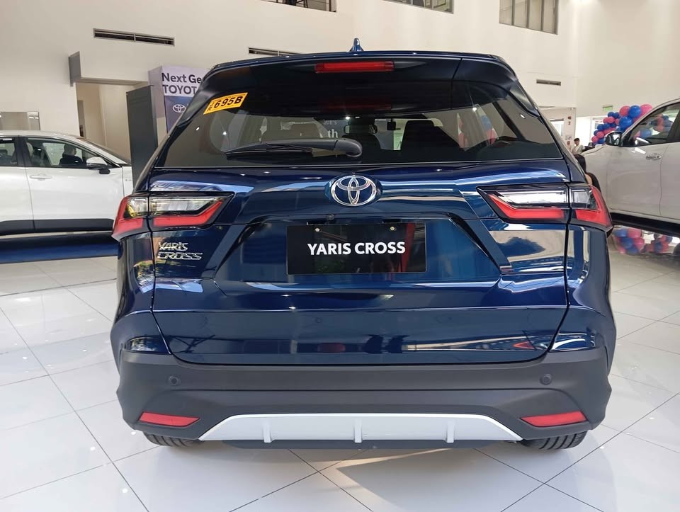 2027 TOYOTA YARIS CROSS SUV V 1.5 2WD AT Blue image 4