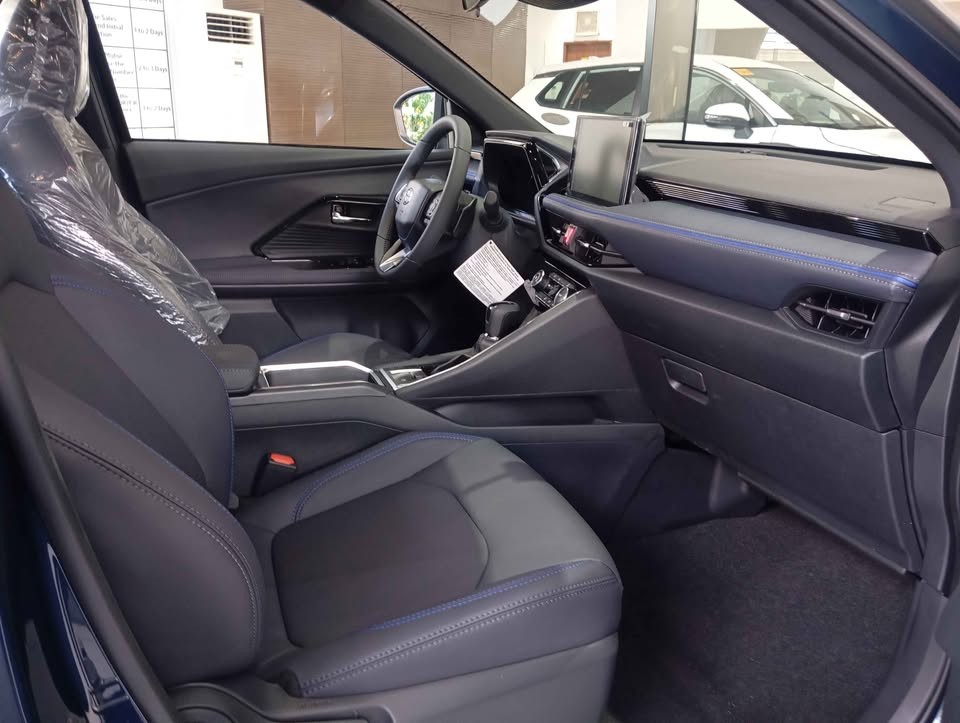 2027 TOYOTA YARIS CROSS SUV V 1.5 2WD AT Blue image 8