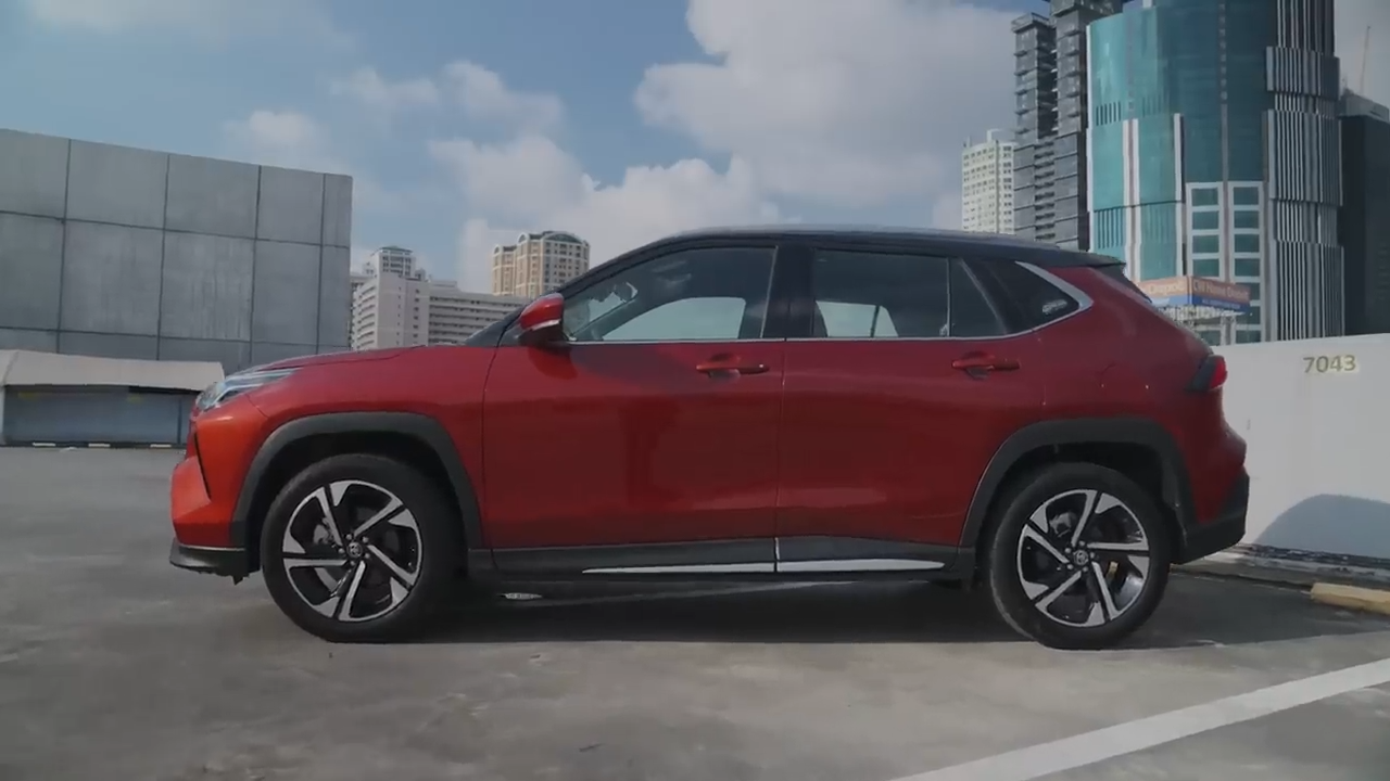 2027 TOYOTA YARIS CROSS SUV V 1.5 2WD CVT Red image 2