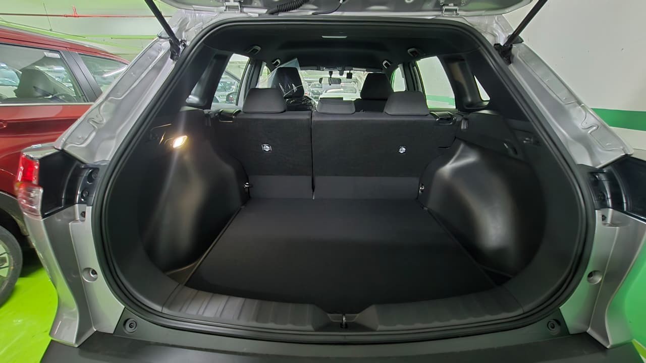 2027 TOYOTA COROLLA CROSS SUV G 1.8 2WD AT Silver image 14