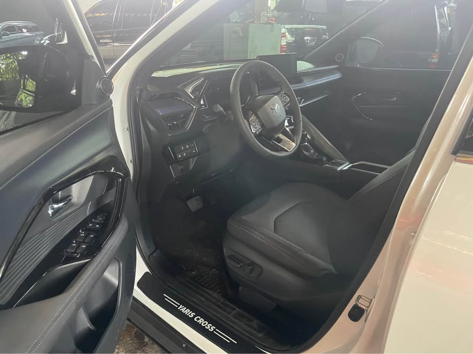 2027 TOYOTA YARIS CROSS SUV S HEV 1.5 2WD AT White (A-610) image 9