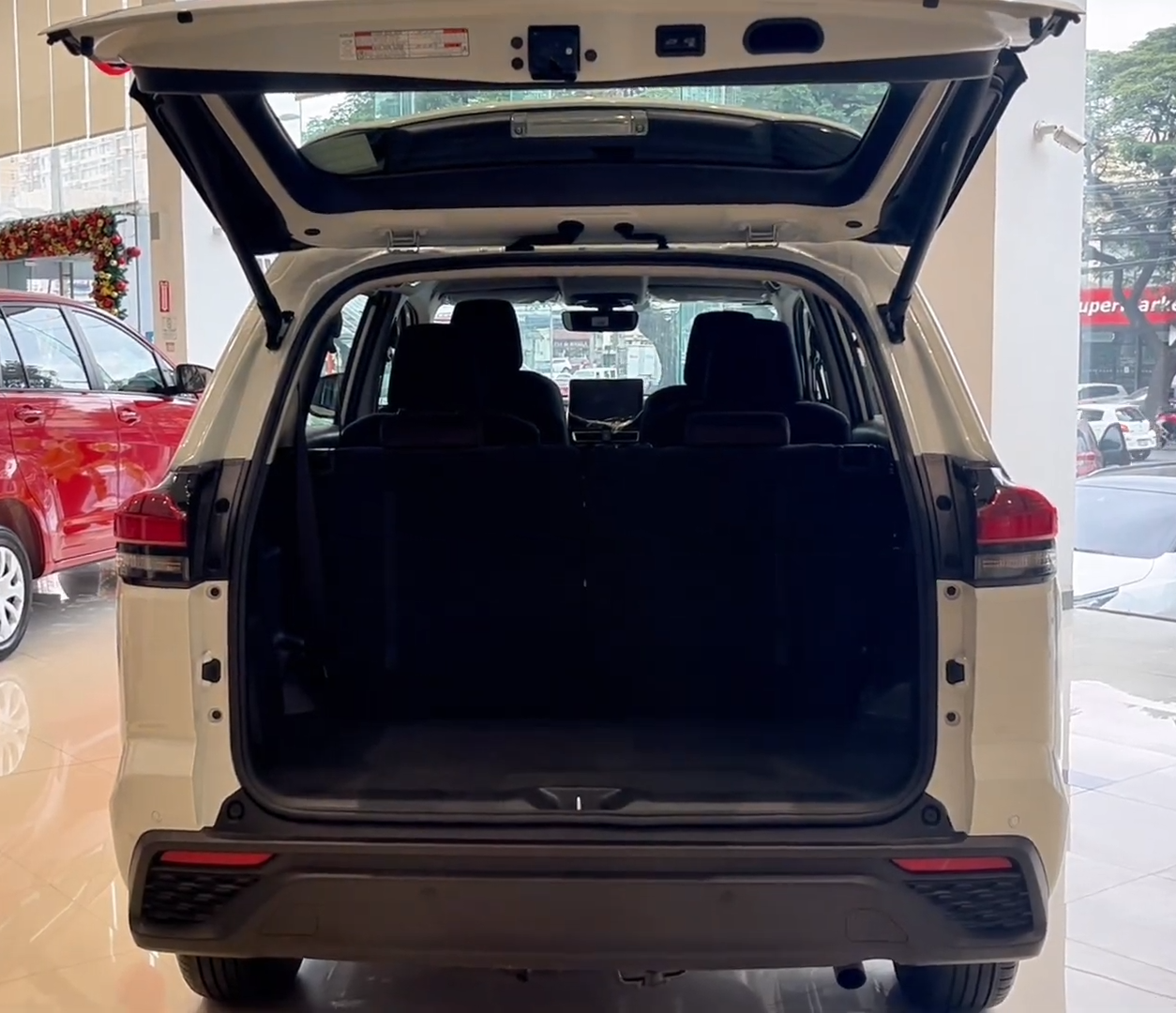 2027 TOYOTA ZENIX MPV V 2.0 2WD CVT White image 17