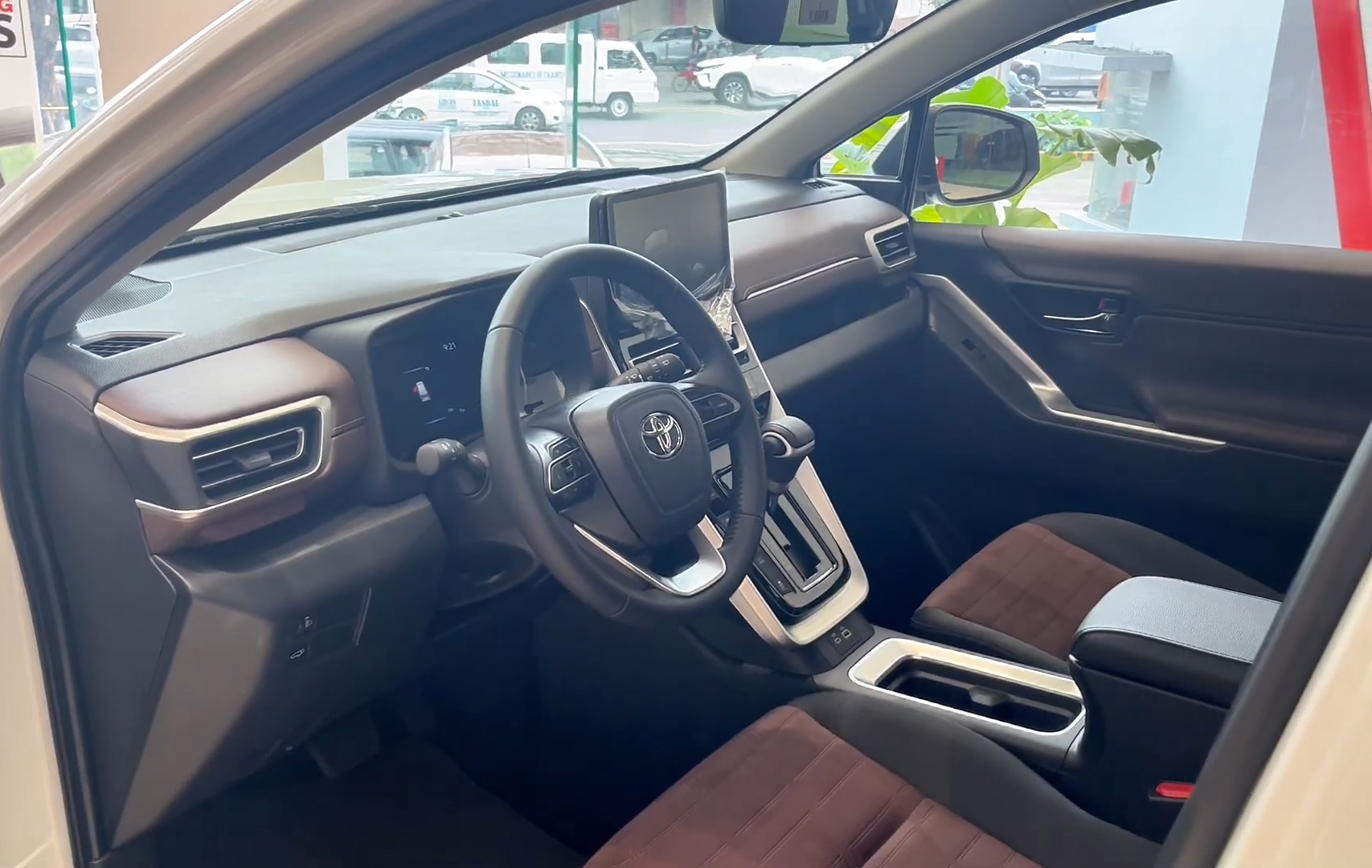 2027 TOYOTA ZENIX MPV V 2.0 2WD CVT White image 20