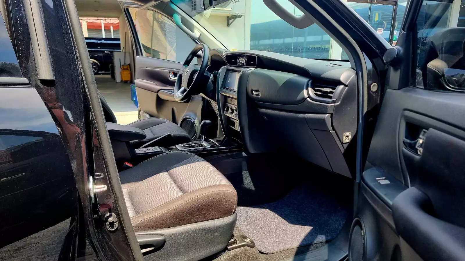 2027 TOYOTA FORTUNER SUV G 2.4 2WD AT Black image 8