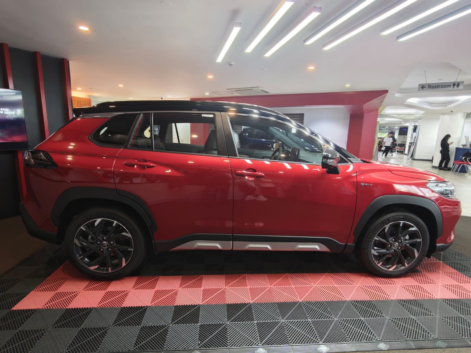2027 TOYOTA COROLLA CROSS SUV GR-S 1.8 2WD CVT Red image 6