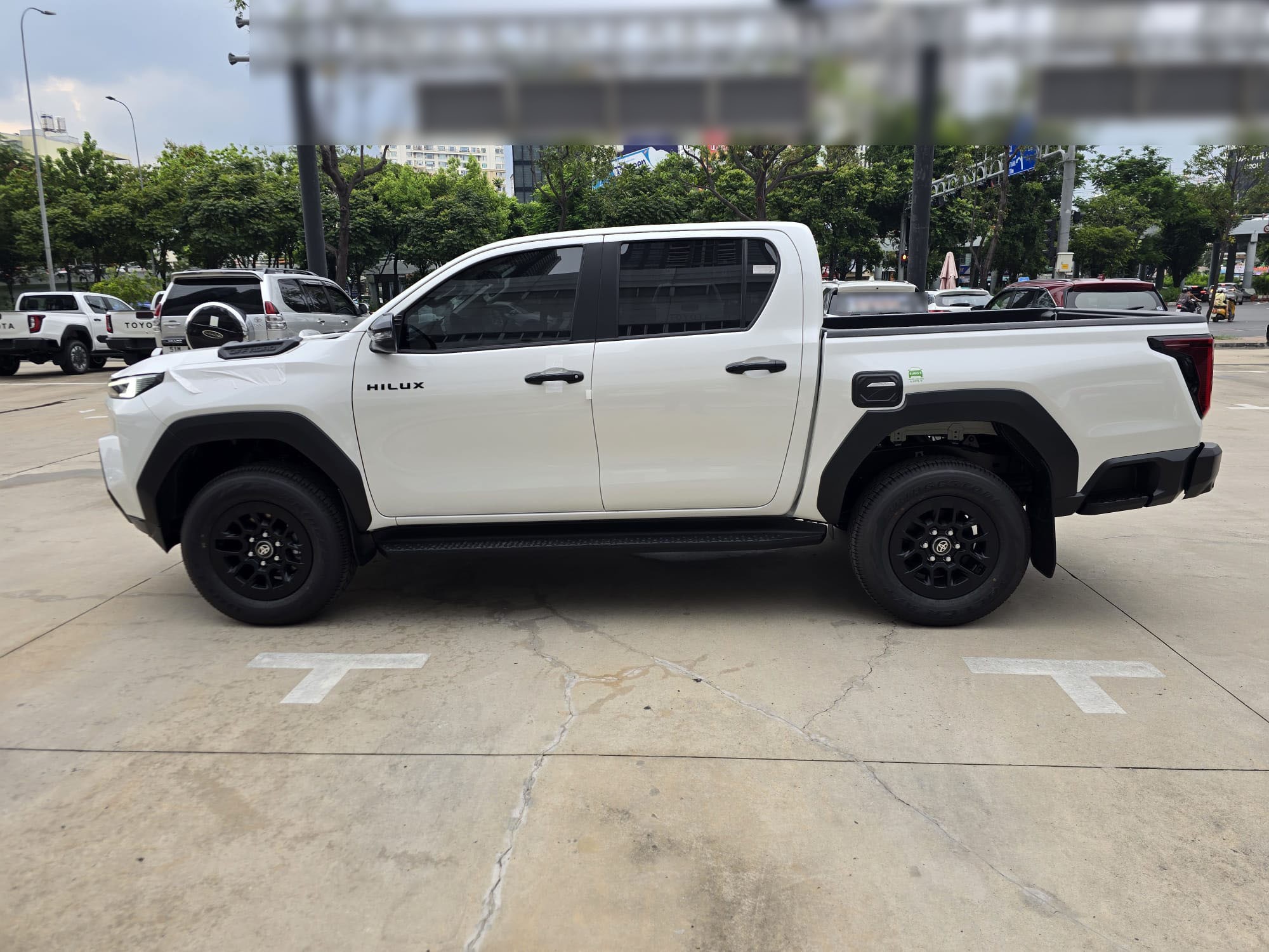 2027 TOYOTA HILUX DOUBLE CAB PRO 2.8 2WD AT White (Z-1385) image 2