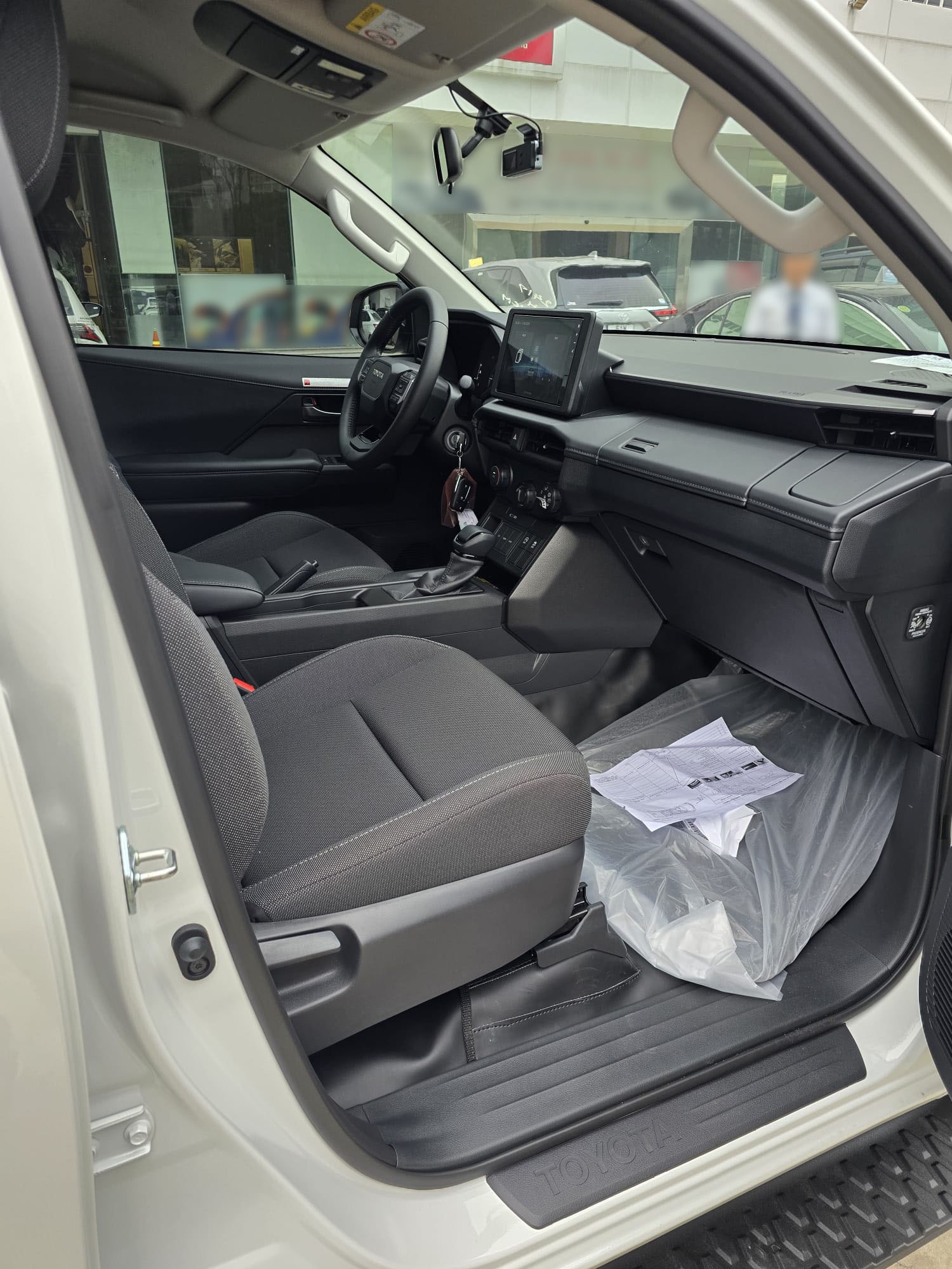 2027 TOYOTA HILUX DOUBLE CAB PRO 2.8 2WD AT White (Z-1385) image 14