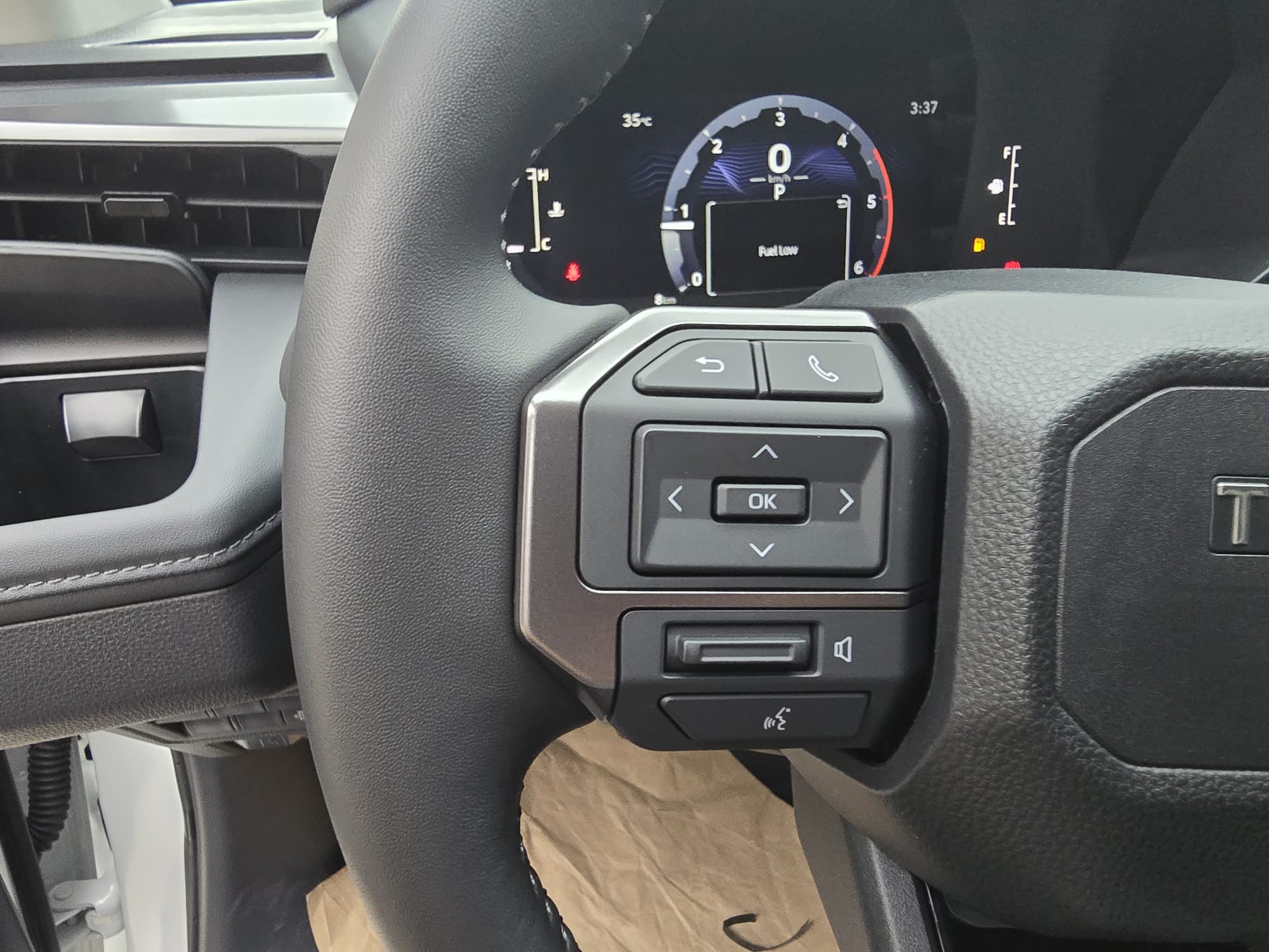 2027 TOYOTA HILUX DOUBLE CAB PRO 2.8 2WD AT White (Z-1385) image 22