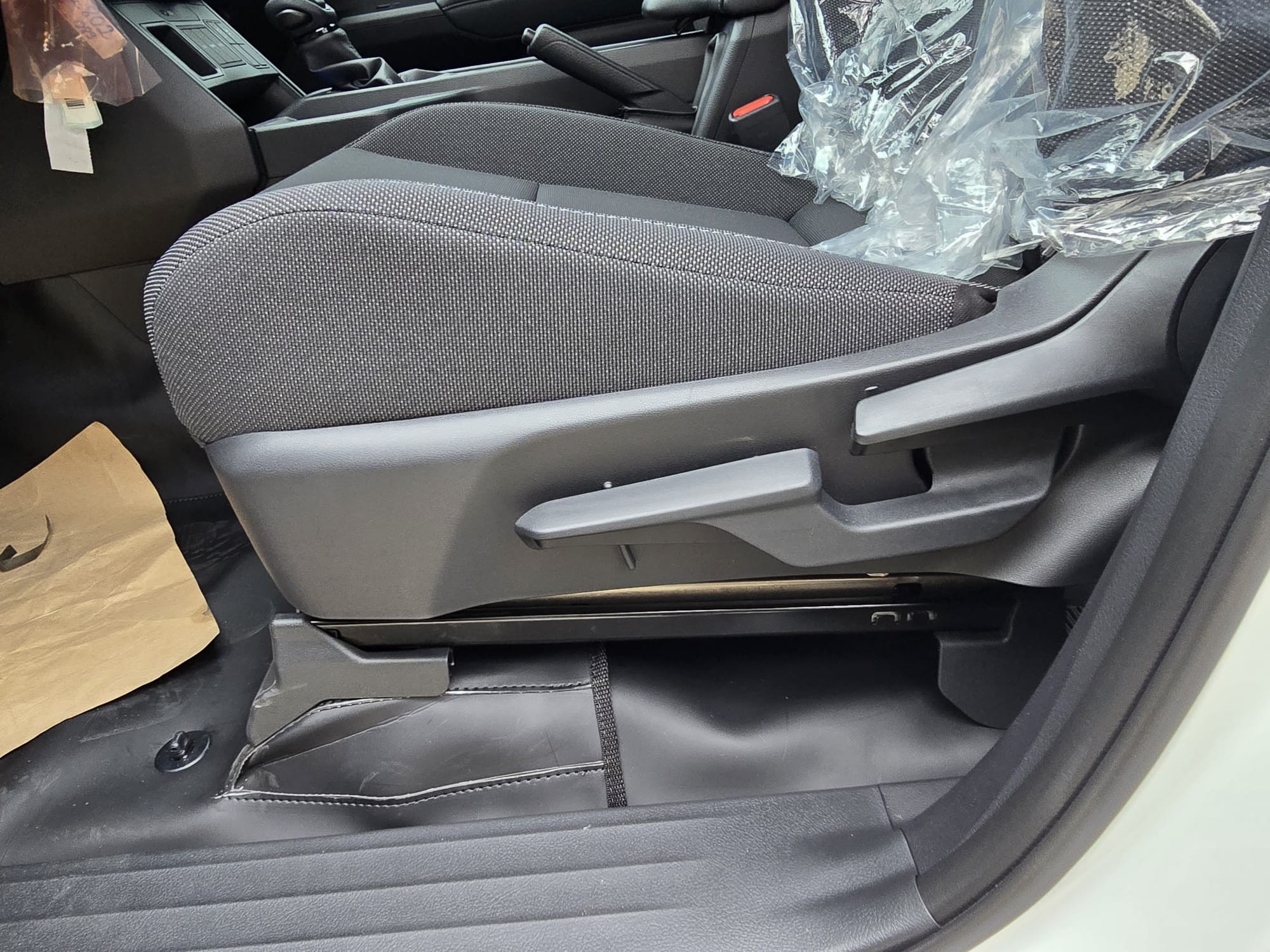 2027 TOYOTA HILUX DOUBLE CAB PRO 2.8 2WD AT White (Z-1385) image 33