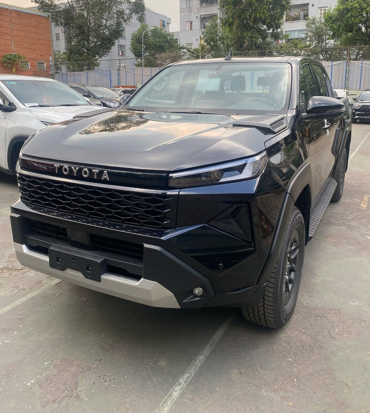 2027 TOYOTA HILUX DOUBLE CAB PRO 2.8 2WD AT Black (Z-1387)