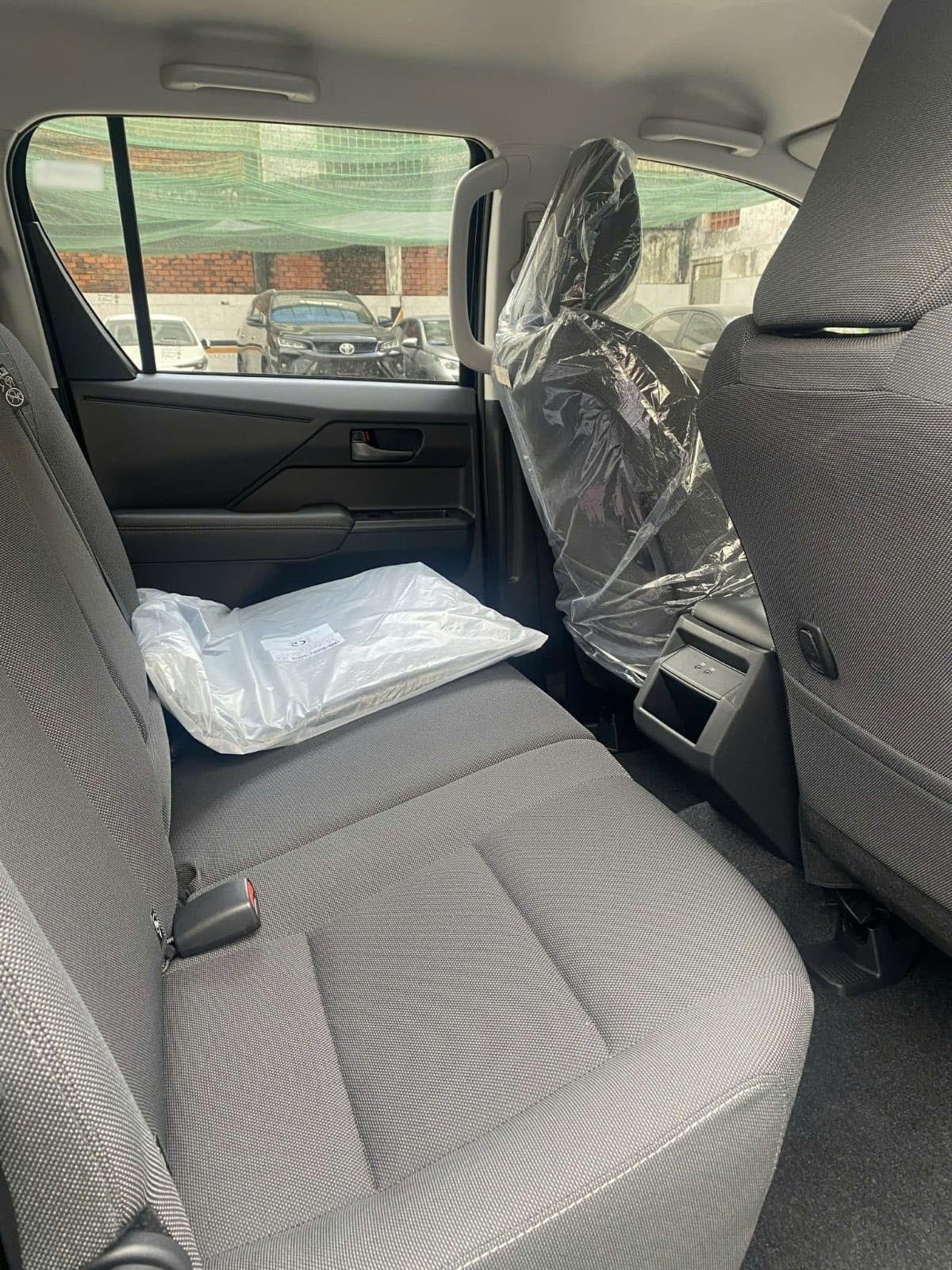 2027 TOYOTA HILUX DOUBLE CAB PRO 2.8 2WD AT Black (Z-1387) image 8