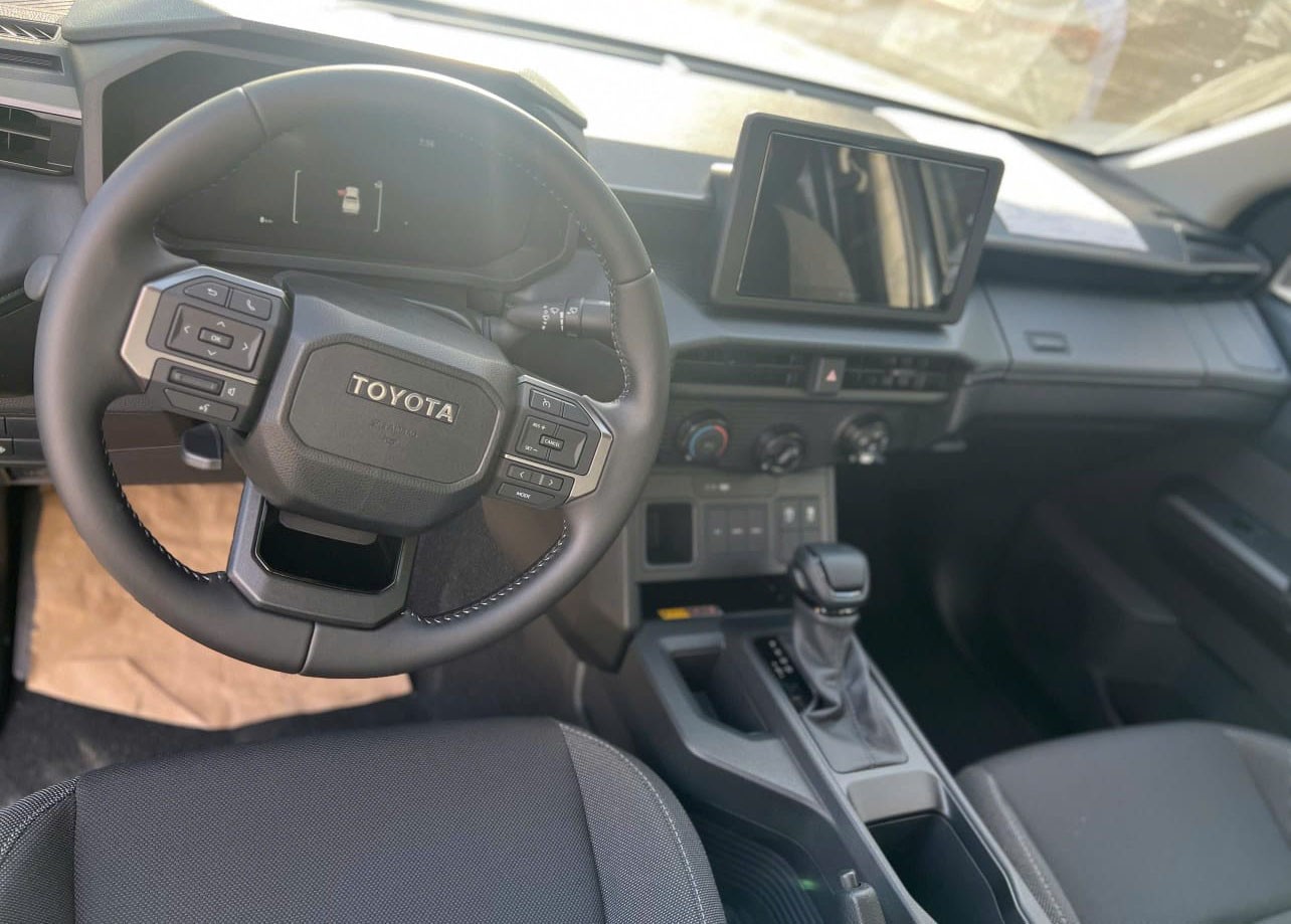 2027 TOYOTA HILUX DOUBLE CAB PRO 2.8 2WD AT Black (Z-1387) image 9