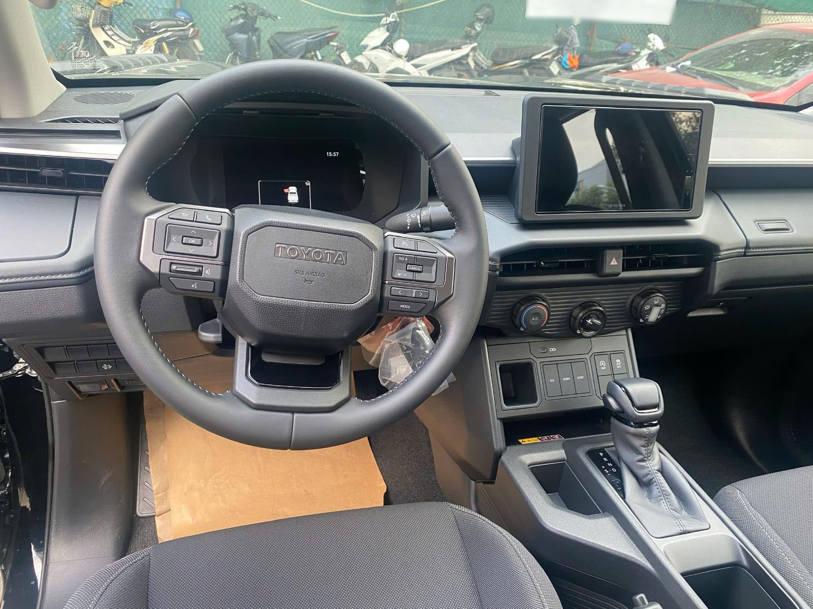 2027 TOYOTA HILUX DOUBLE CAB PRO 2.8 2WD AT Black (Z-1387) image 10