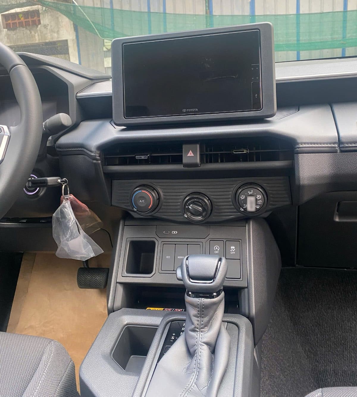 2027 TOYOTA HILUX DOUBLE CAB PRO 2.8 2WD AT Black (Z-1387) image 15