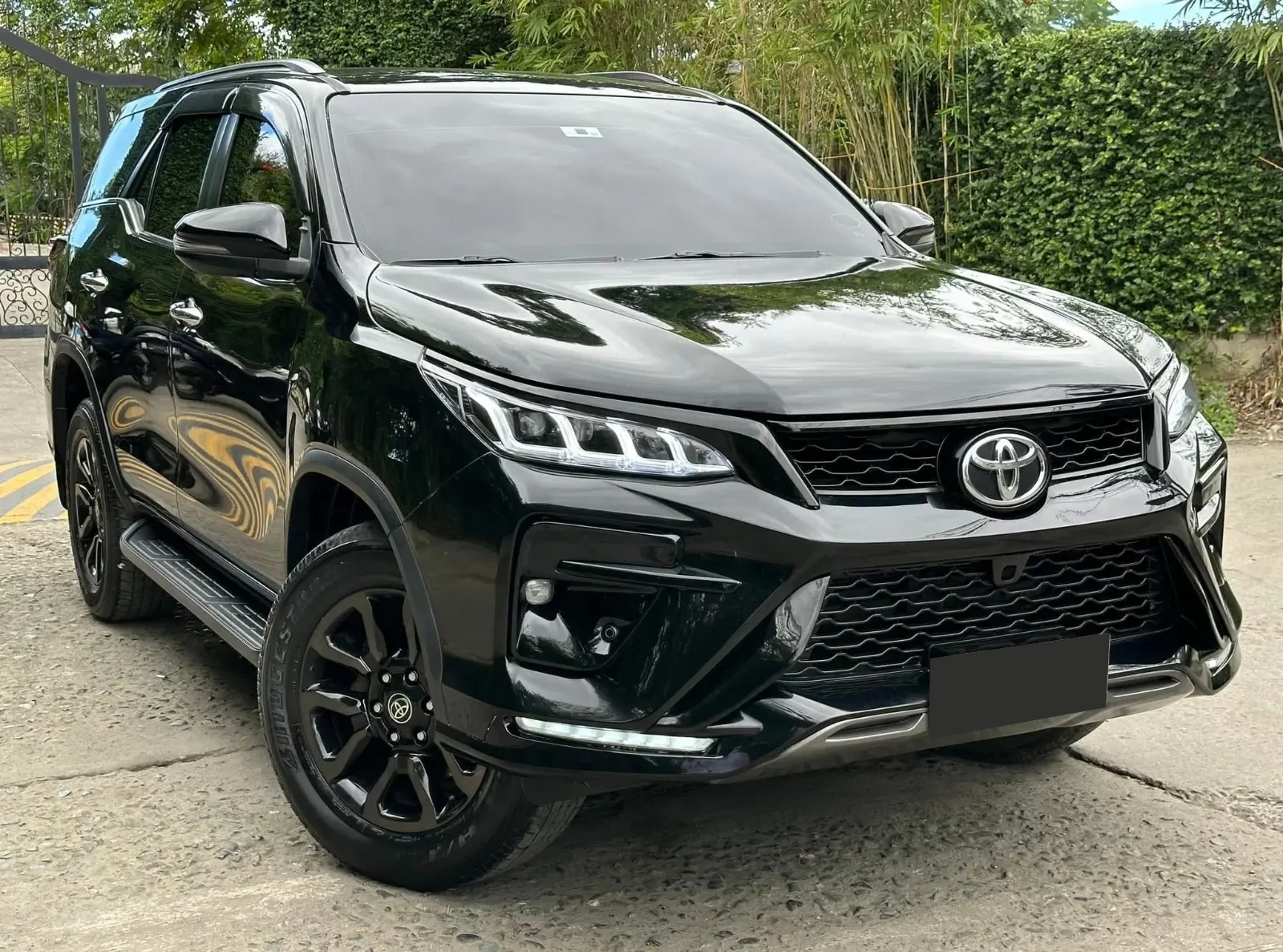 2027 TOYOTA FORTUNER SUV V 2.4 2WD AT Black image 4
