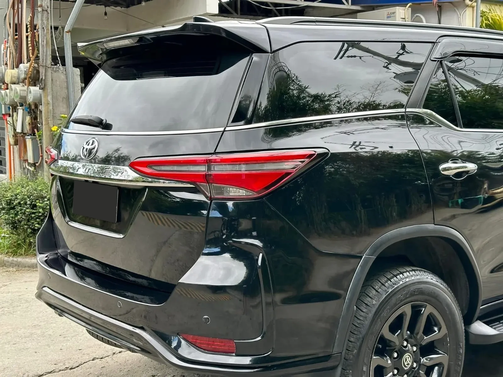 2027 TOYOTA FORTUNER SUV V 2.4 2WD AT Black image 7